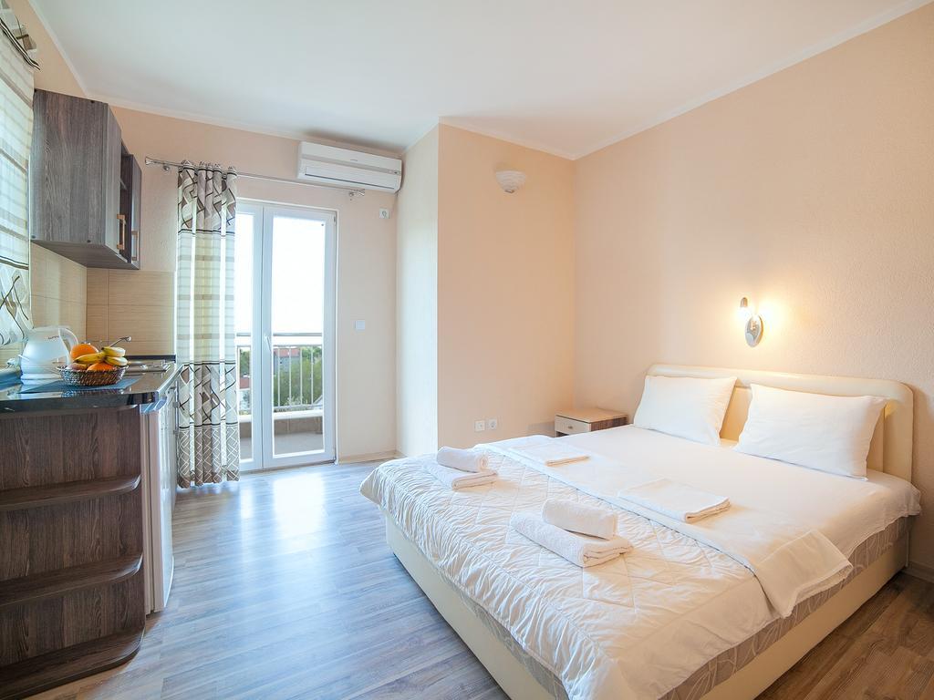 Hotel Pansion Nobel Petrovac na moru Zimmer foto