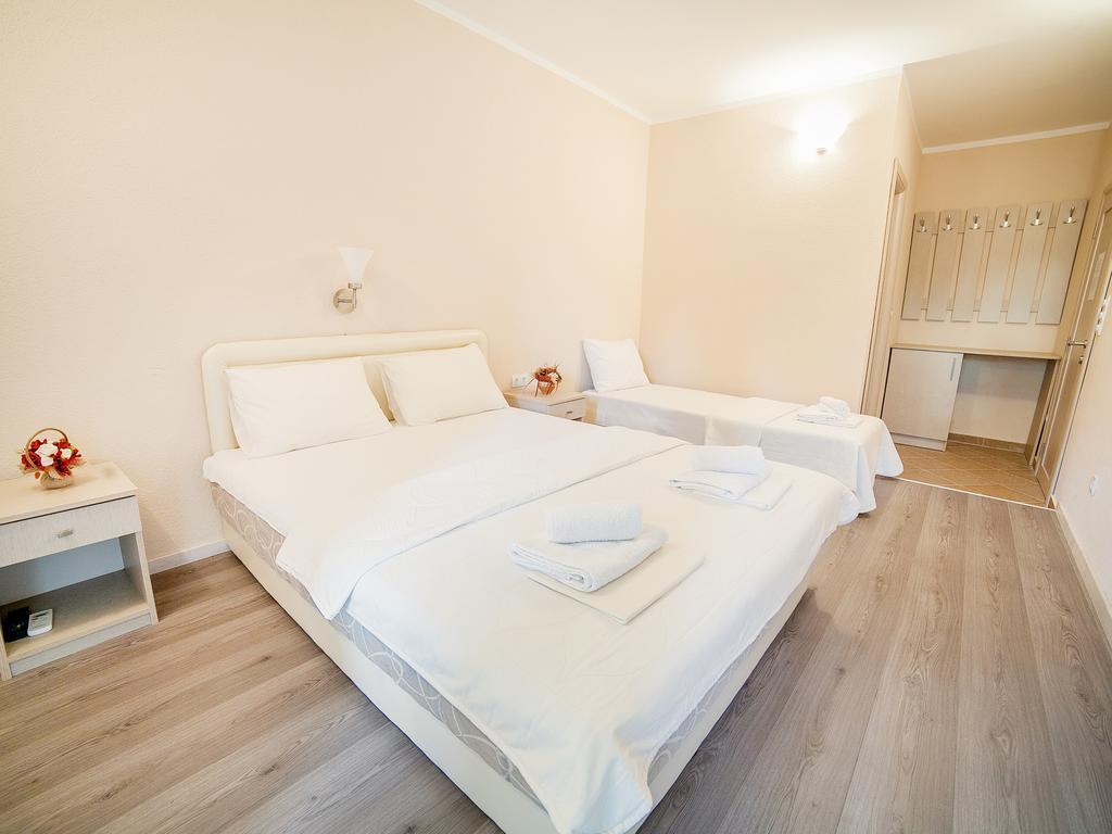 Hotel Pansion Nobel Petrovac na moru Zimmer foto
