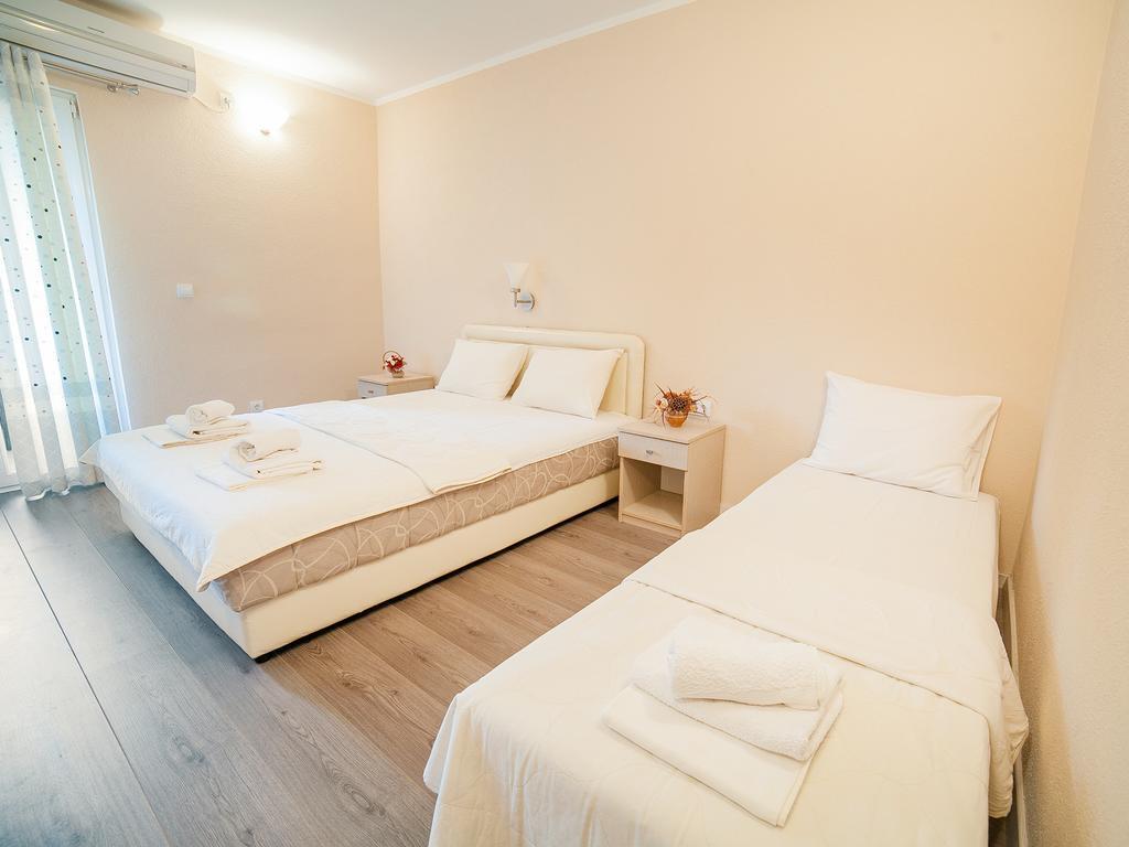 Hotel Pansion Nobel Petrovac na moru Zimmer foto