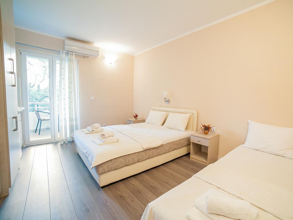 Hotel Pansion Nobel Petrovac na moru Zimmer foto