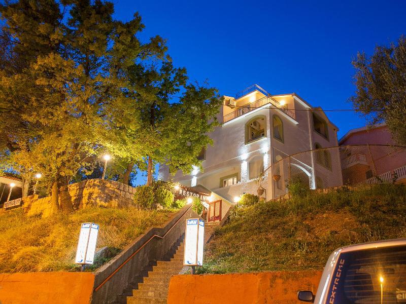 Hotel Pansion Nobel Petrovac na moru Exterior foto