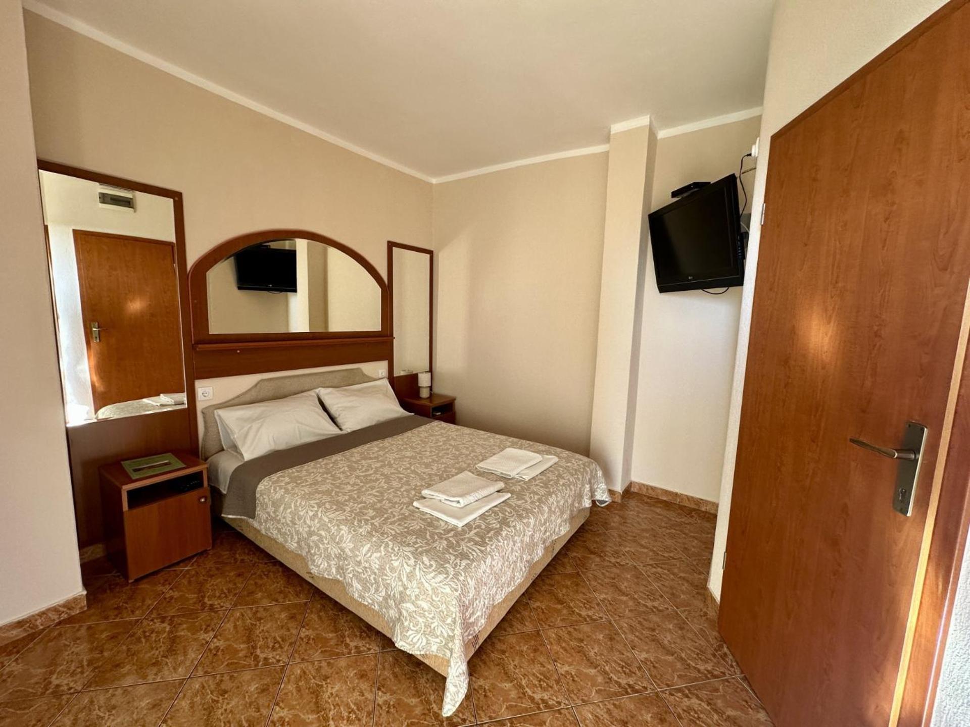 Hotel Pansion Nobel Petrovac na moru Exterior foto