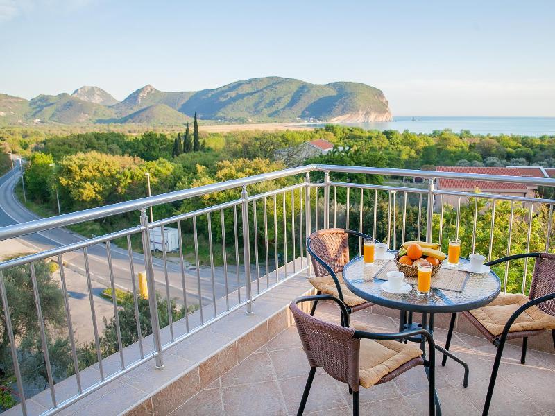 Hotel Pansion Nobel Petrovac na moru Exterior foto