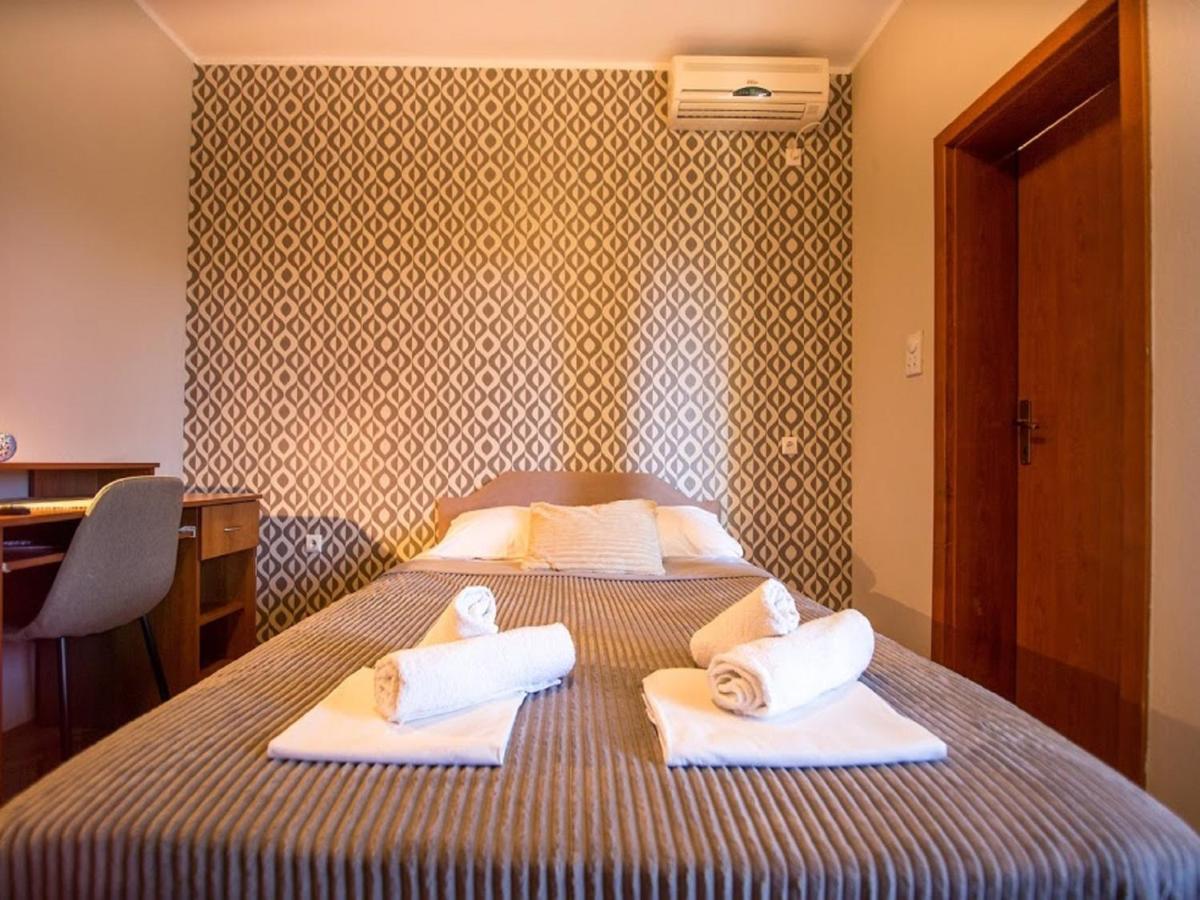 Hotel Pansion Nobel Petrovac na moru Exterior foto