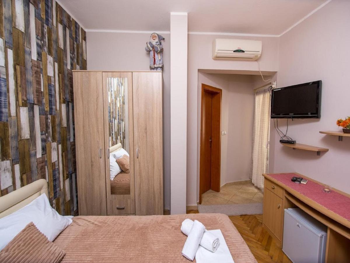 Hotel Pansion Nobel Petrovac na moru Exterior foto